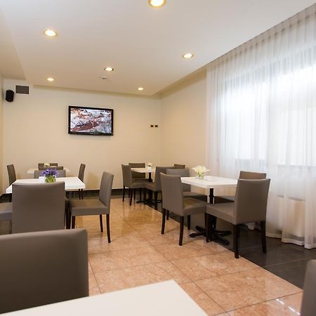 Street Hotel Comacchio Bagian luar foto