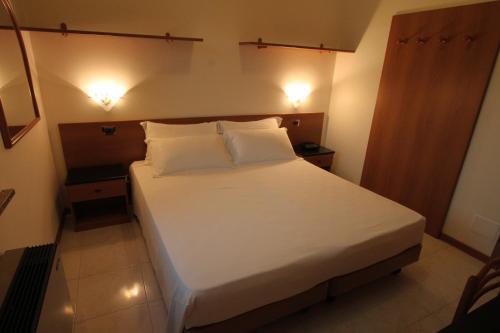 Street Hotel Comacchio Bagian luar foto