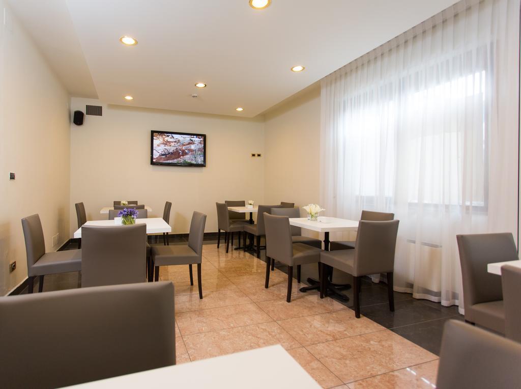 Street Hotel Comacchio Bagian luar foto